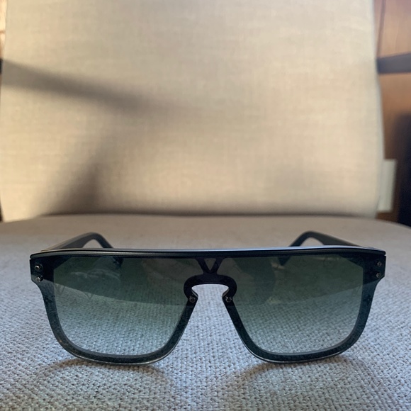 Louis Vuitton  WAIMEA SUNGLASSES - Picture 2 of 4